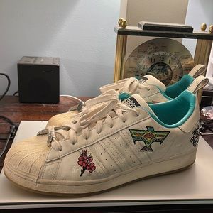 Used adidas. Could use a cleaning but otherwise In great shape